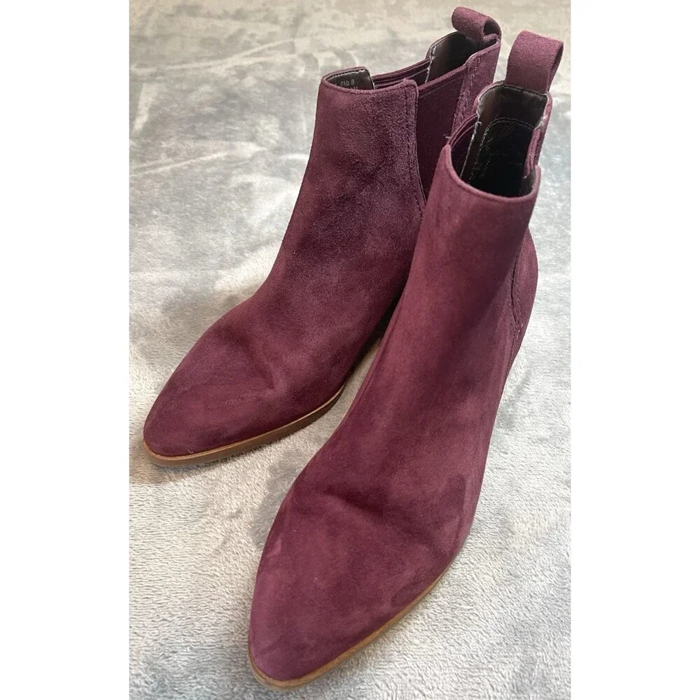 Cole Haan NWOB womens soft plum suede ankle boots 2 in. heels size 7.5B elegant